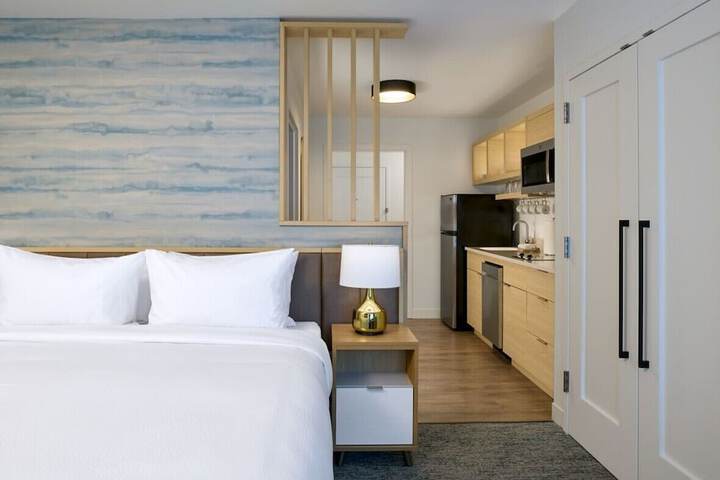 Room 3 of 8