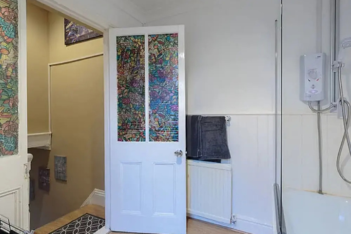 Room 6 of 9