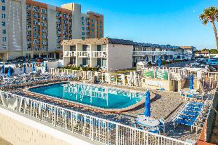 Exterior of Fantasy Island Resort I Daytona Beach Shores