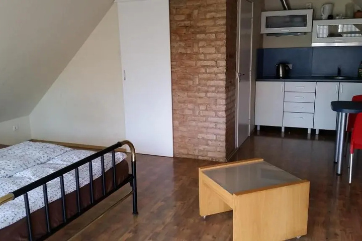 Room 5 of 12