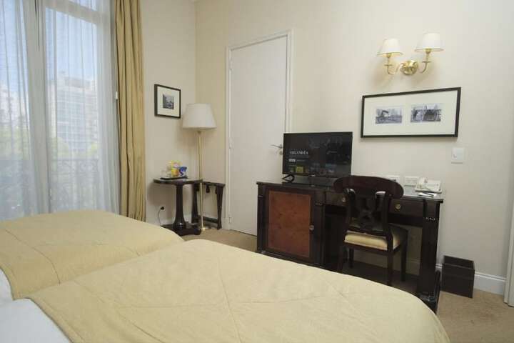 Room 17 of 33