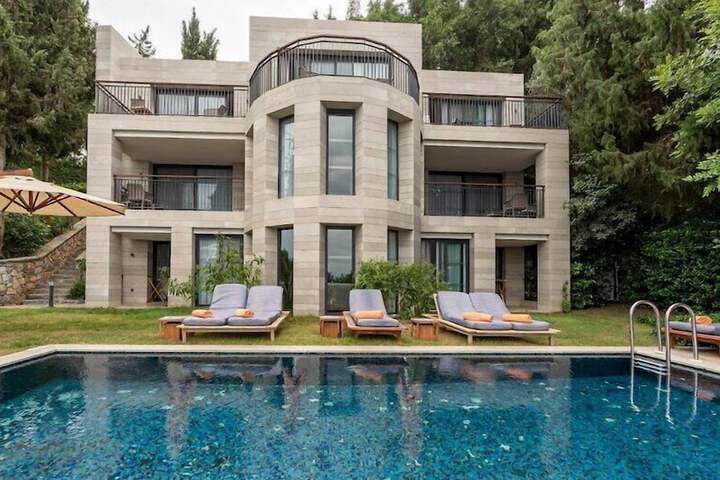 Pool 54 of 128