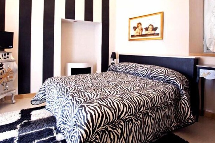 Room 2 of 49