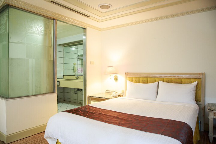 Room 18 of 35