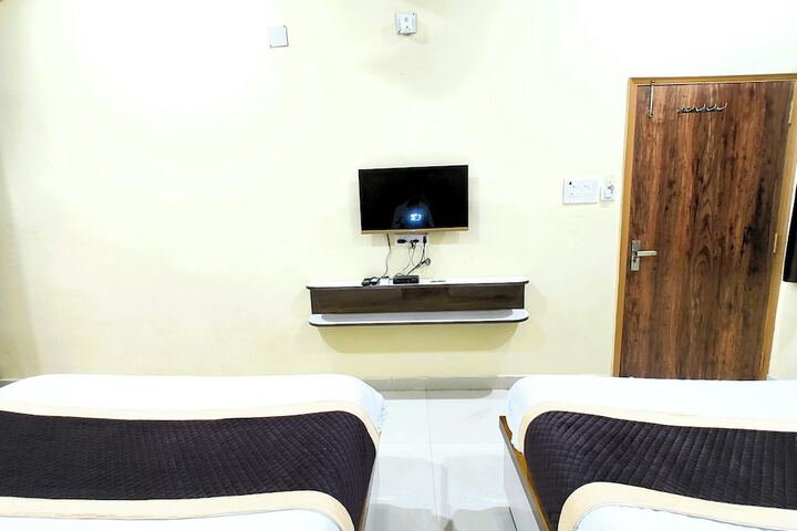 Room 13 of 31