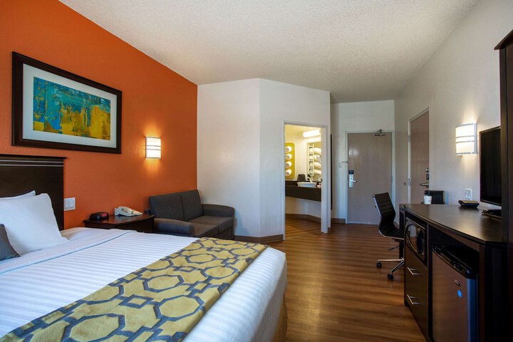 Room 22 of 36