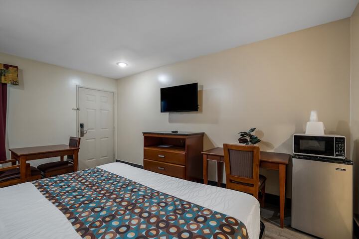 1 King Bed (11 of 11)