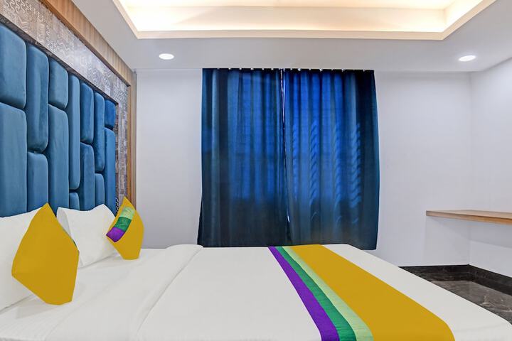 Room 16 of 28