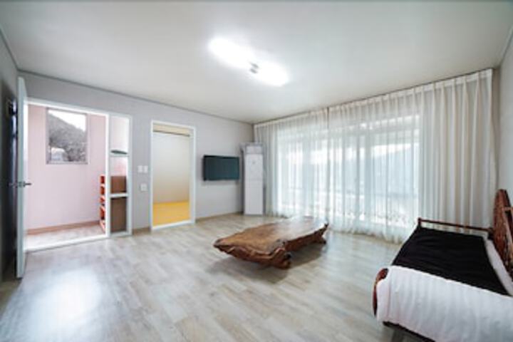 Room 22 of 35