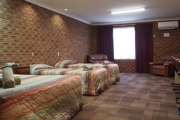 Room 11 of 37