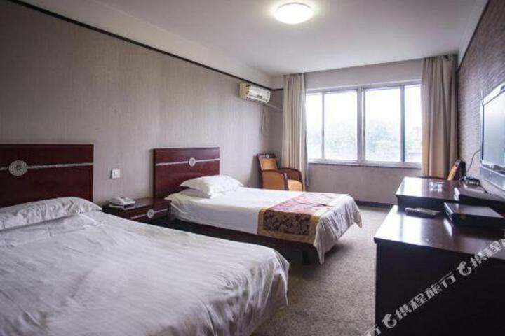 Bailing Zhiyue Business Hotel