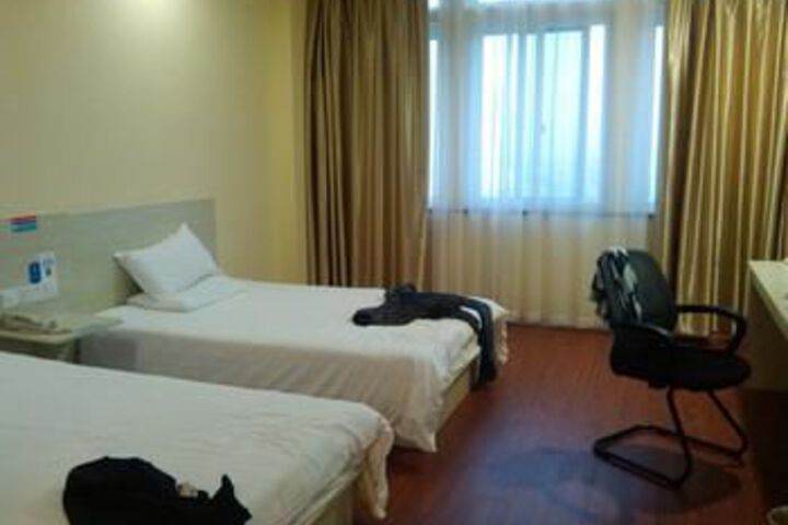 Room 11 of 34