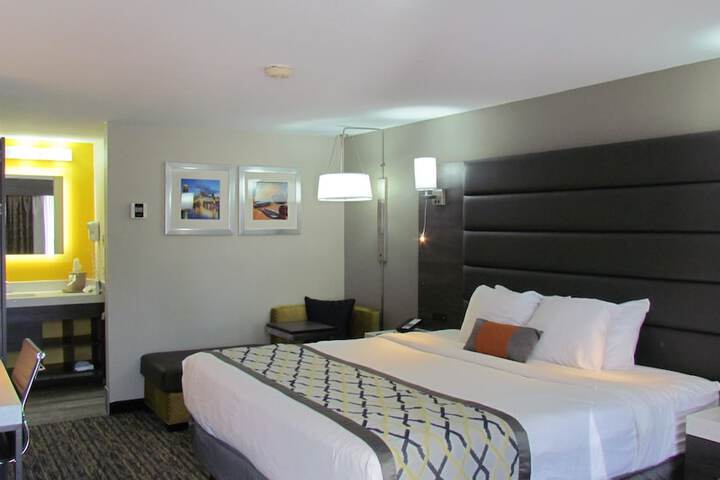 1 King Bed (14 of 23)