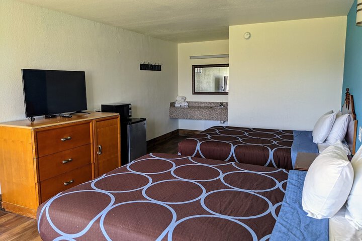 Room 3 of 20