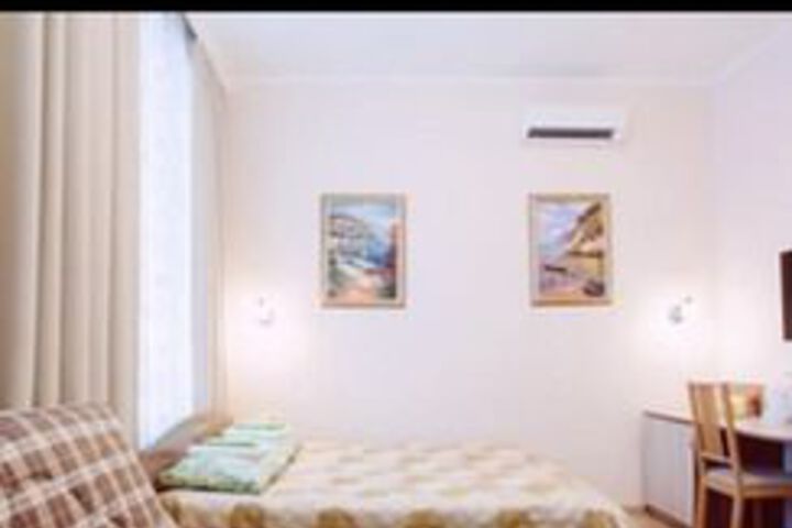 Room 9 of 20