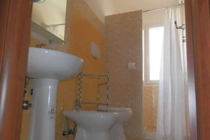 Room 2 of 2