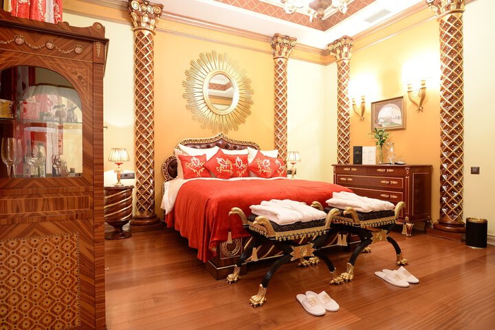 Room 4 of 94