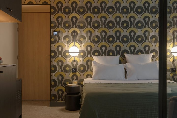 Room 150 of 780