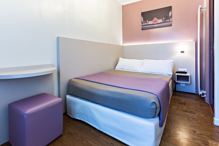 Room 8 of 84