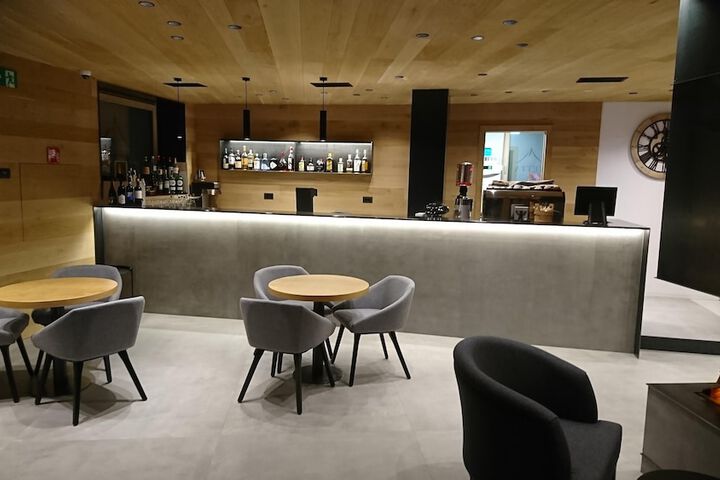 Lounge 101 of 127