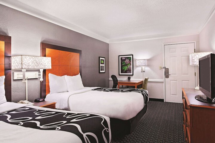 2 Double Beds (1 of 8)
