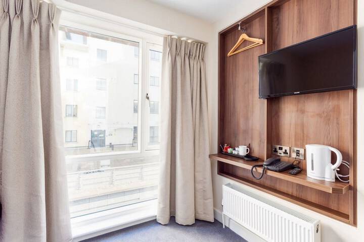 Room 4 of 39