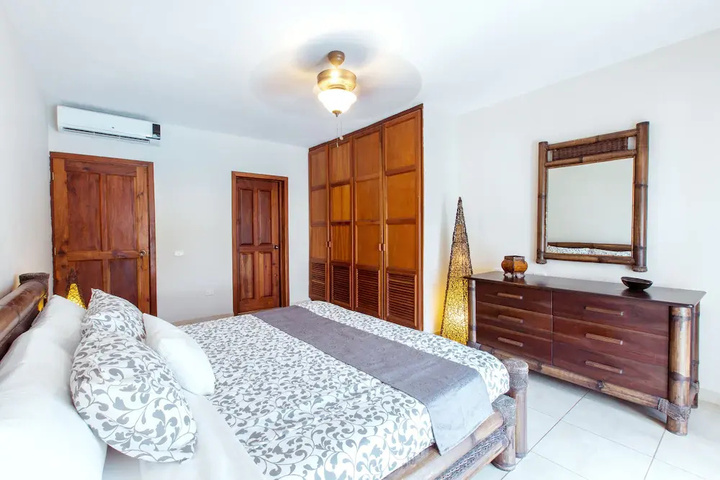 Room 5 of 10