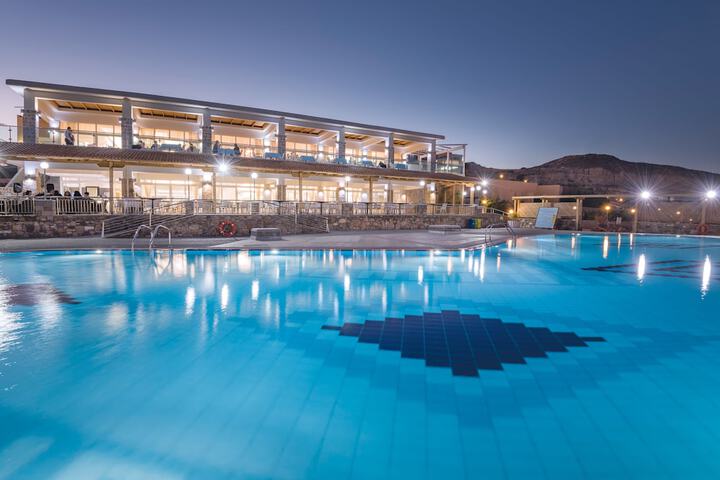 Pool 44 of 91