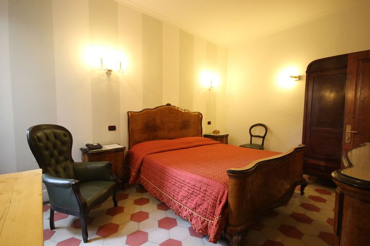 Room 4 of 31