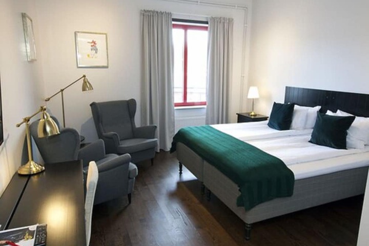 Room 8 of 24