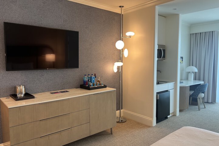 Room 17 of 86