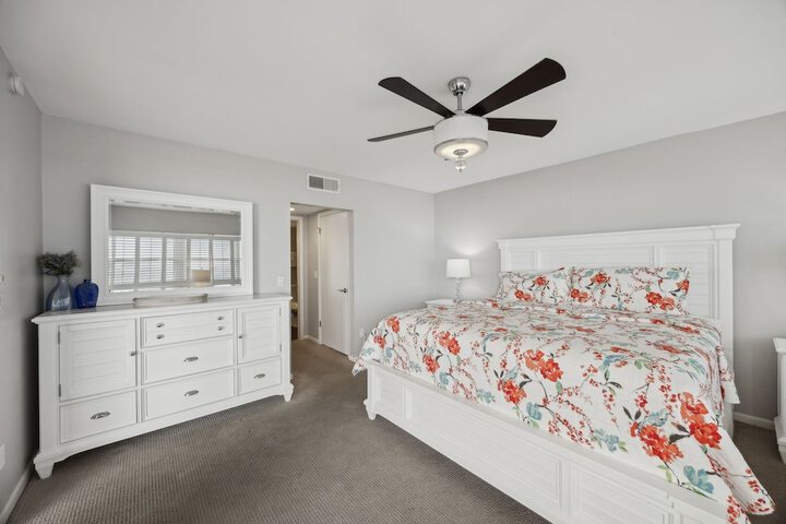 Room 6 of 45