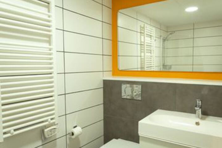 Room 9 of 211