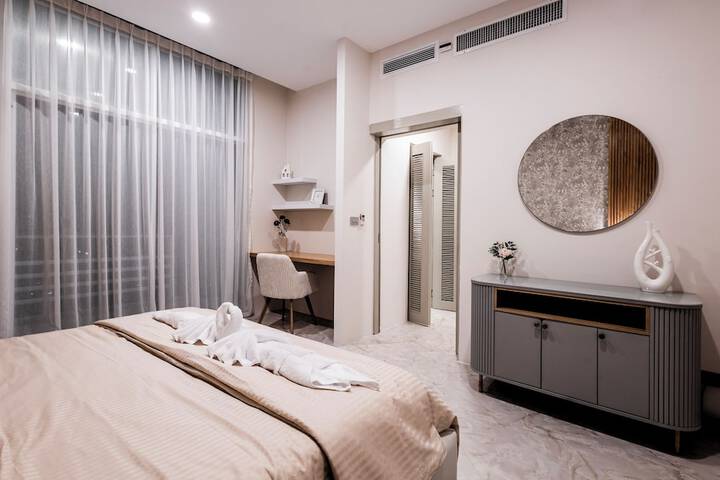Room 42 of 213