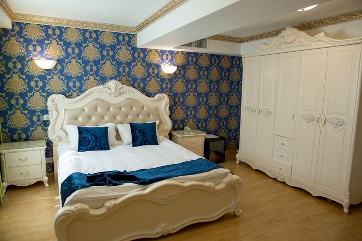 Room 4 of 38