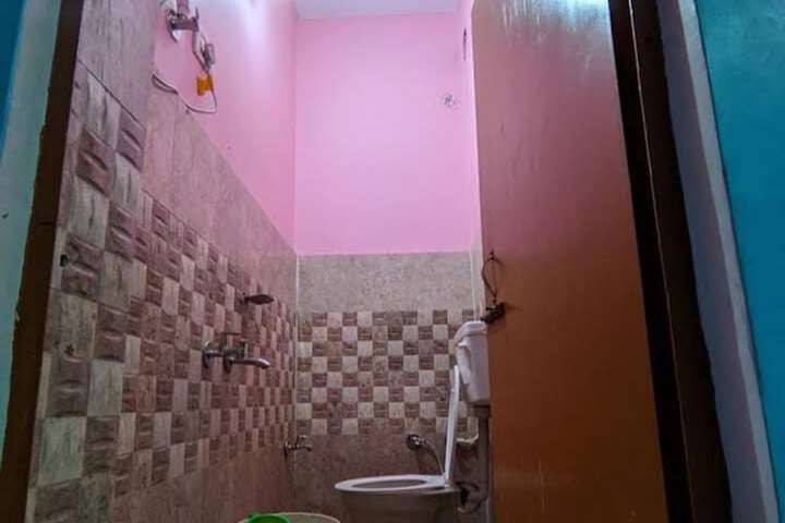 Room 10 of 12