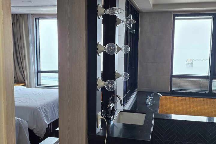 Room 43 of 62