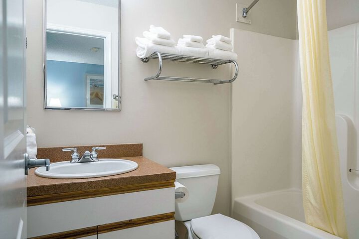 Efficiency Double Bed Accessible (2 of 20)