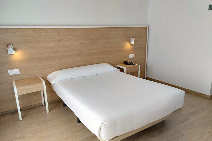 Room 42 of 105