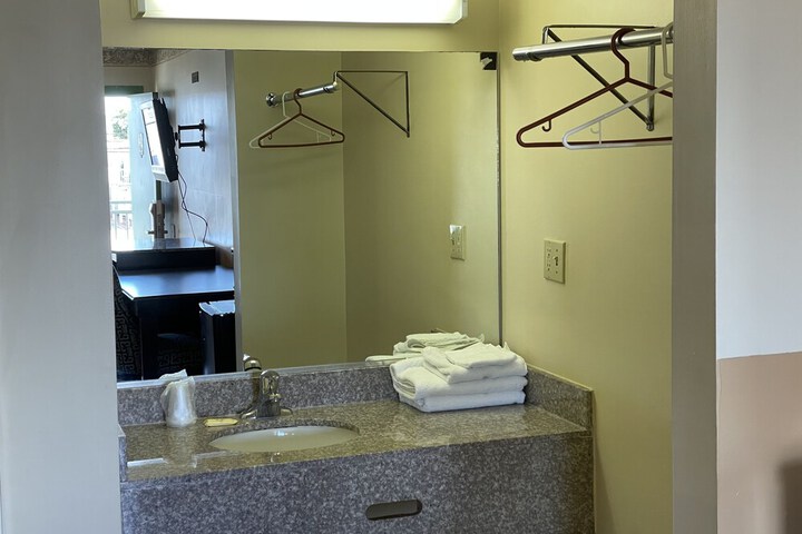 Bathroom sink