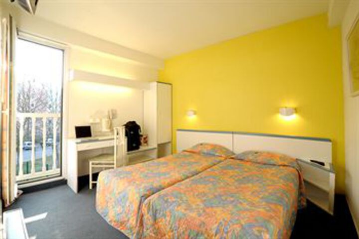 Room 5 of 8