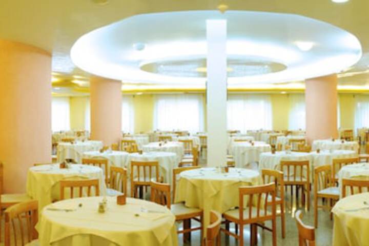 Dining 62 of 95