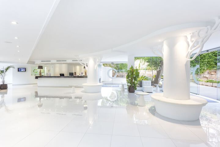 Entrance & Lobby