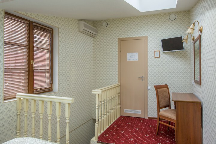 Room 14 of 66