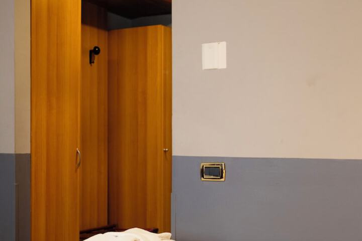 Room 33 of 98
