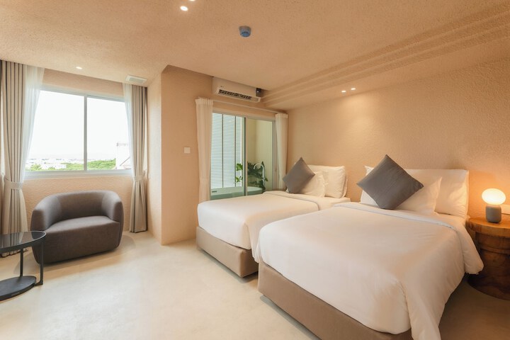 Room 10 of 65
