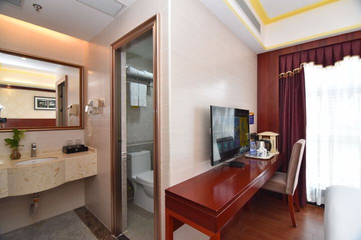 Room 15 of 15
