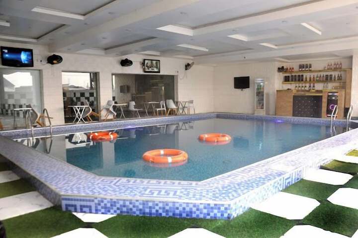Pool 21 of 64