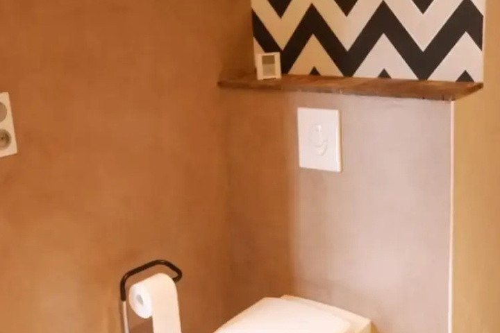 Room 8 of 24