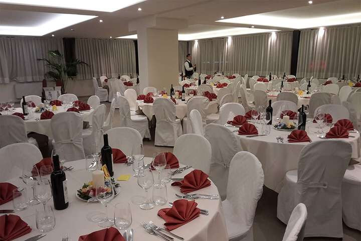 Ballroom/Hall 70 of 76